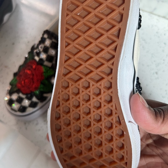 Vans sneakers with Swarovski crystal and rose patch - Picture 3 of 6